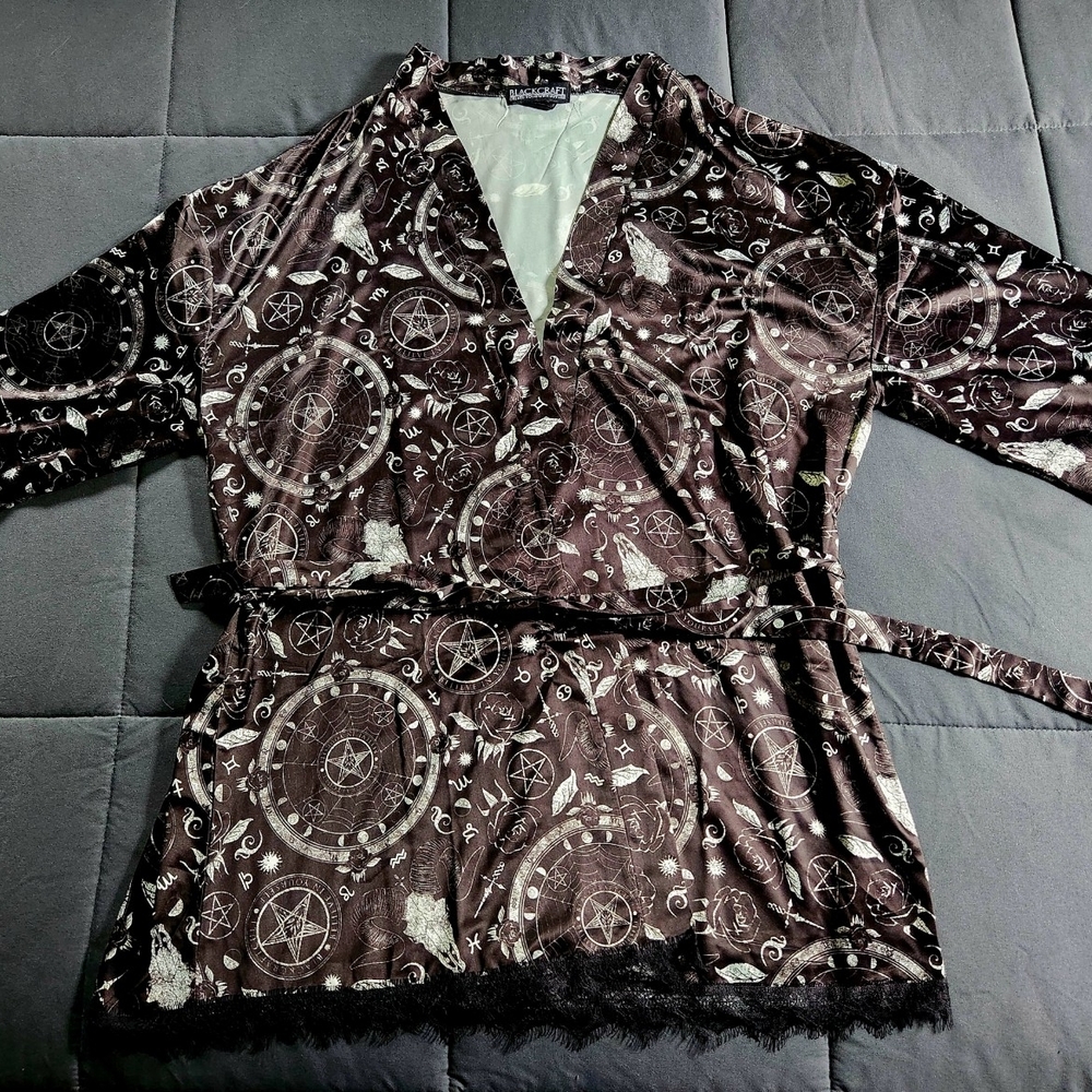 Hot Topic Celestial Black and White Robe